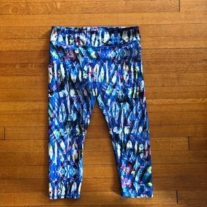 Size Large Fabletics Capris